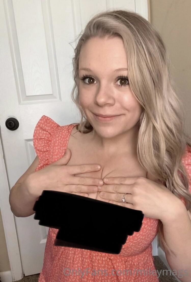 Upvote for a free nude!! Subscribe to my FREE only fans and message me  saying you upvoted on Reddit